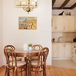 Philarmonic Orchestra Apartment By Konnect